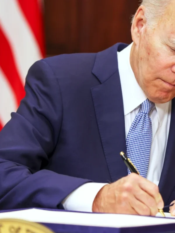 220930-joe-biden-gun-bill-mjf-1136-ca31f4